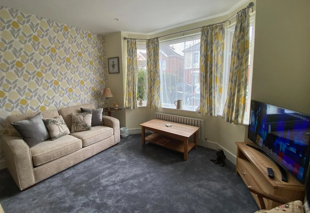 Holiday home Charming 3 Bed House And Garden, Pet Friendly Villa Bournemouth