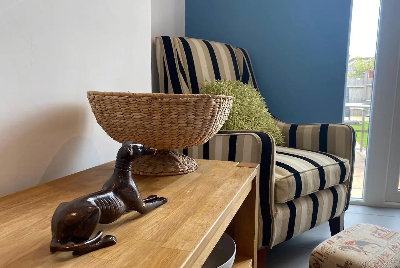 Charming 3 Bed House And Garden, Pet Friendly Villa Bournemouth Holiday home