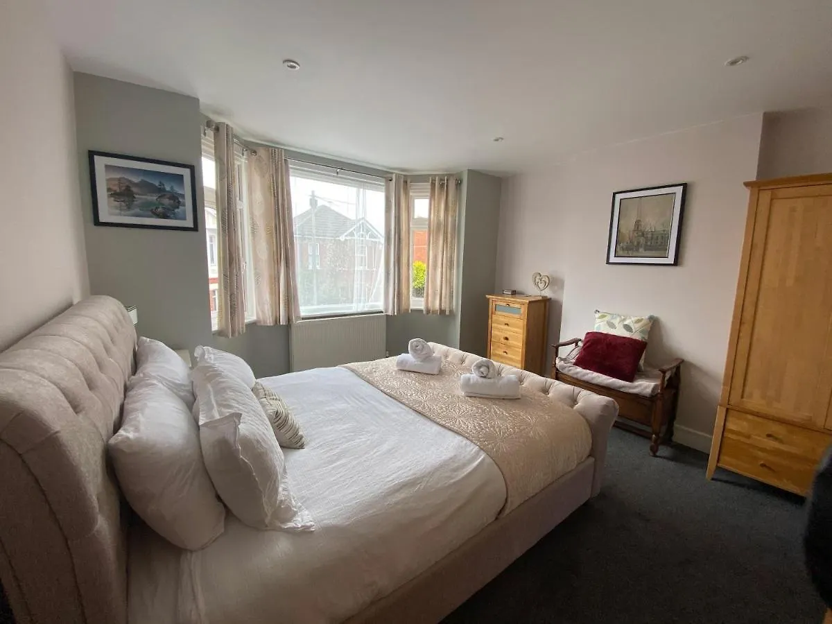 본머스 Charming 3 Bed House And Garden, Pet Friendly 빌라 영국