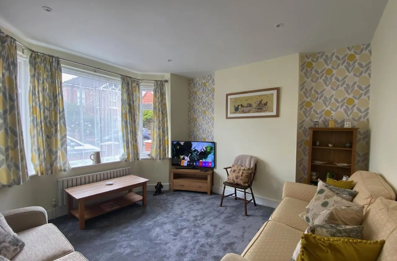 본머스 Charming 3 Bed House And Garden, Pet Friendly 빌라